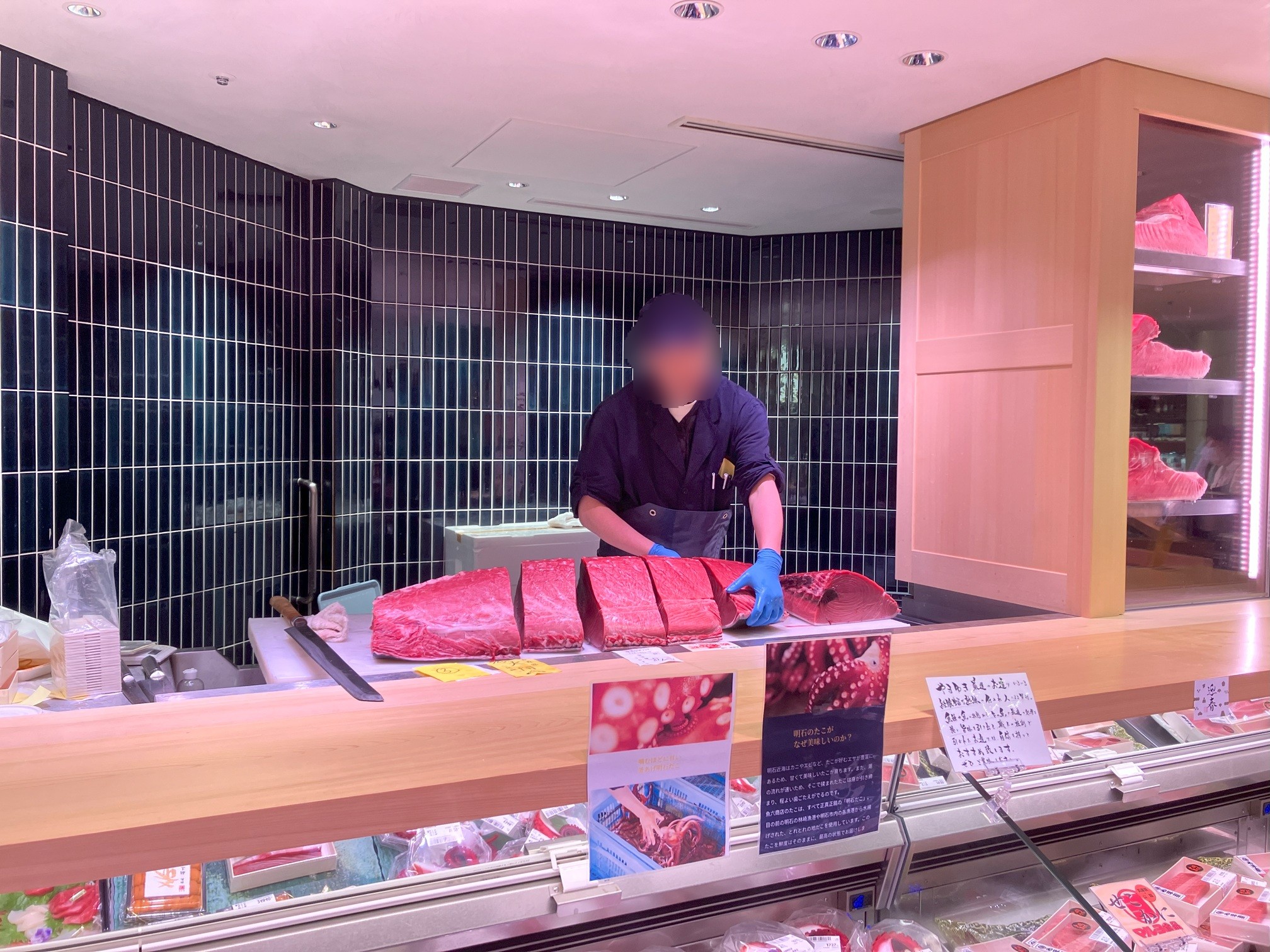 ガーデンプラザ C B1 麻布台ヒルズ マーケット　やま幸鮮魚店　大間のまぐろの解体ショー