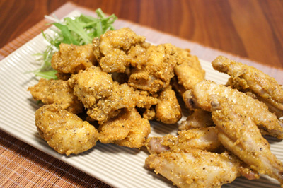 鶏肉と手羽中のからあげ