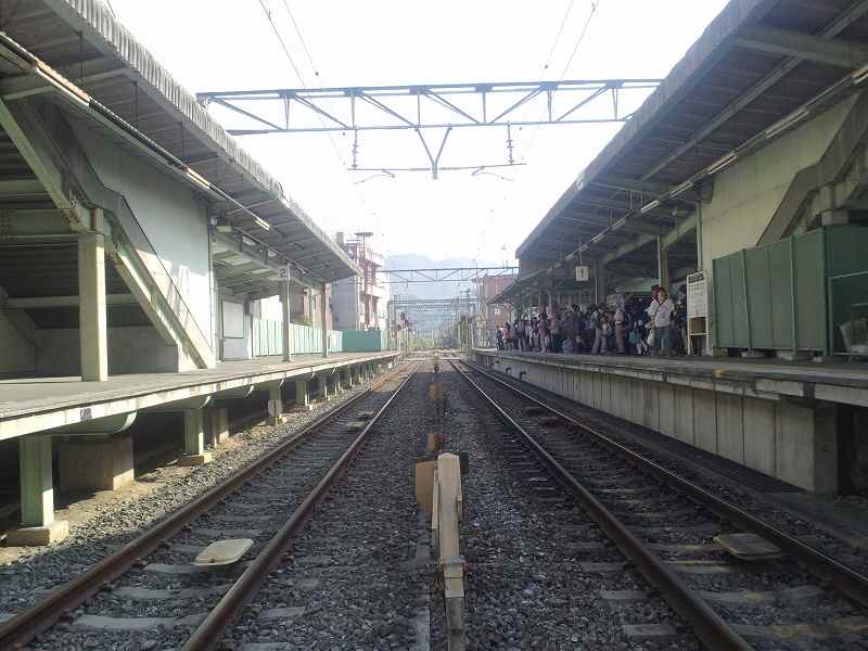 15：15、お花畑駅の混雑。