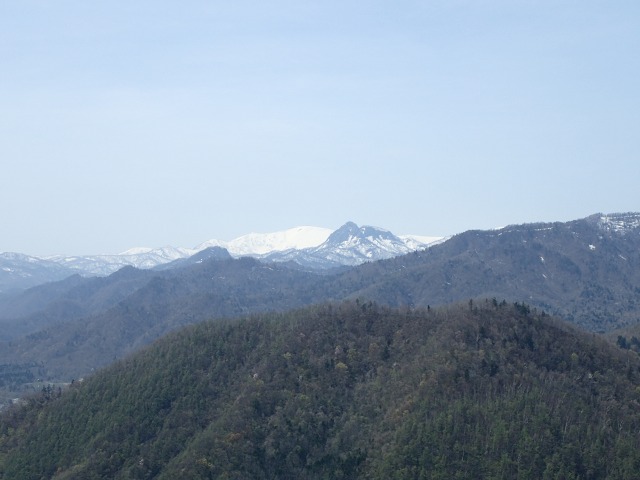 P5011882　12：41定天と無意根山.jpg