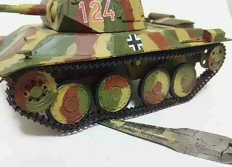 アミュージングホビー 1/35 ドイツ軍 38D戦車 8cm低圧砲PAW600型搭載