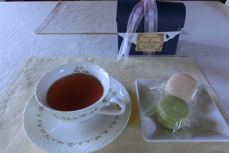 マカロンと紅茶