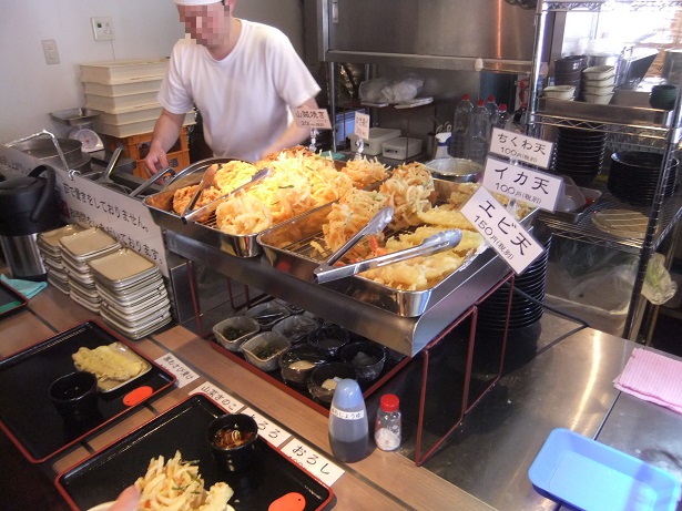 小木曽製粉所松本駅前店の店内