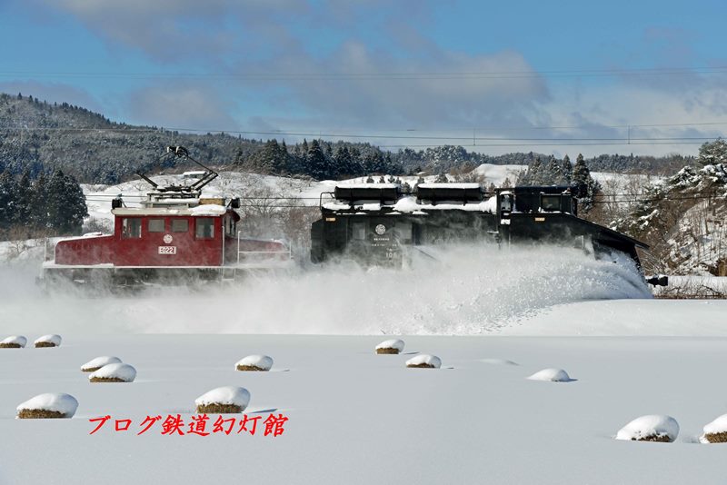 雪晴れの除雪列車