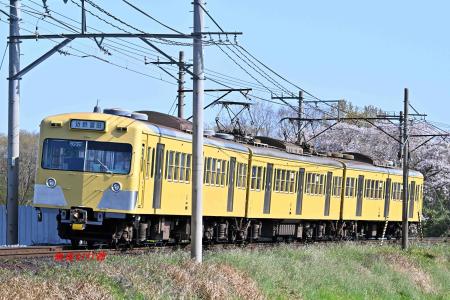 西武鉄道社紋　黄色の下に赤電塗装入り 黄色一色になった赤電：西武鉄道701系、801系 - MiOの避難所