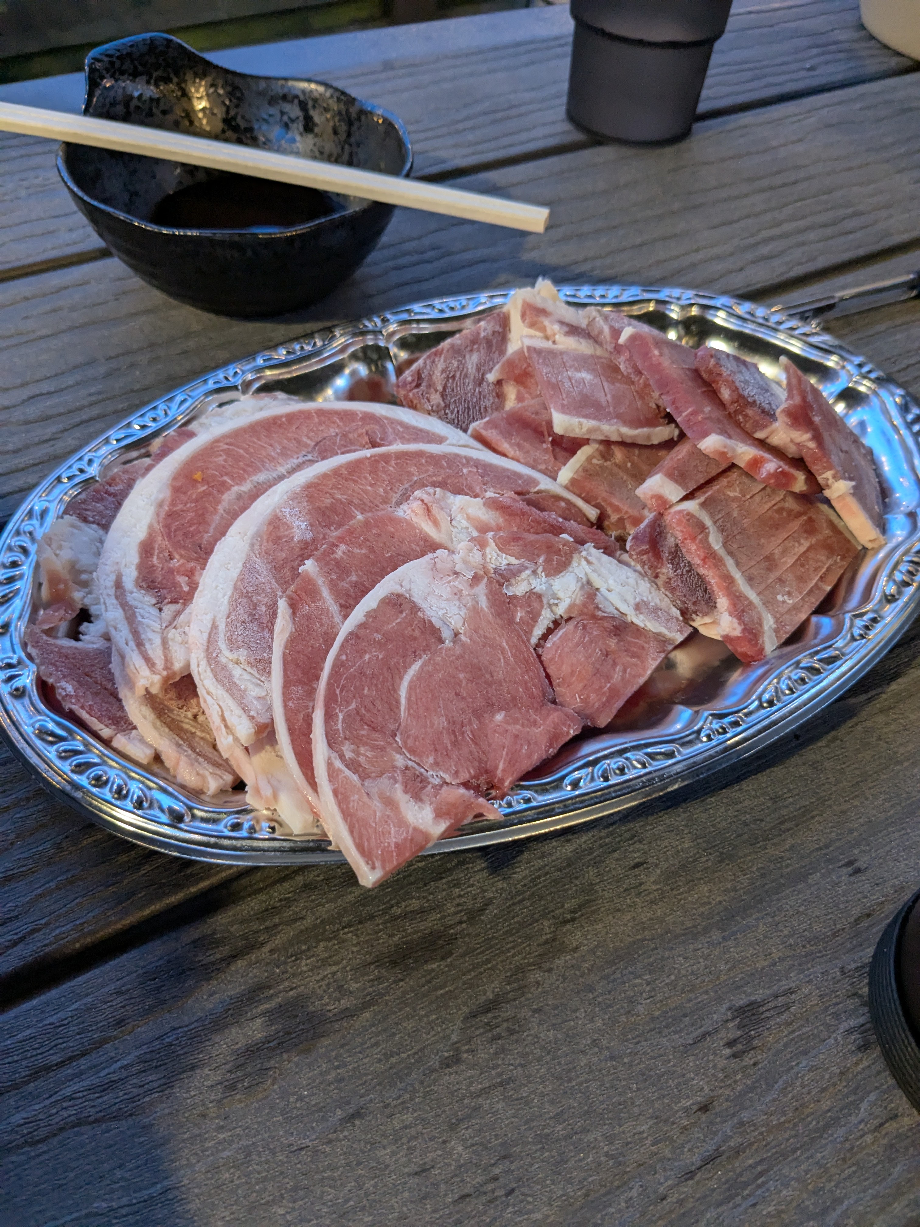 千葉県勝浦市　子連れ夕食　ジンギスカン庭　ダブルセットの牛バラ、ラムスライス
