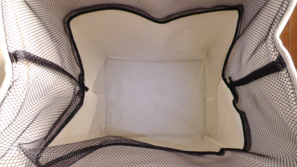 底敷きを入れなくても自立するランドリーボックス