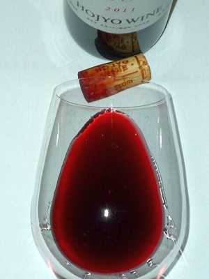 Hojyou Wine KaiNoir 2011 glass.jpg