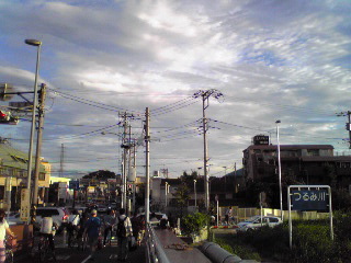 綱島の橋の向こう2012年８月