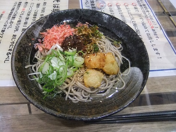 千住２丁目・そば助北千住店の『冷やし芳香みそ海老そば１