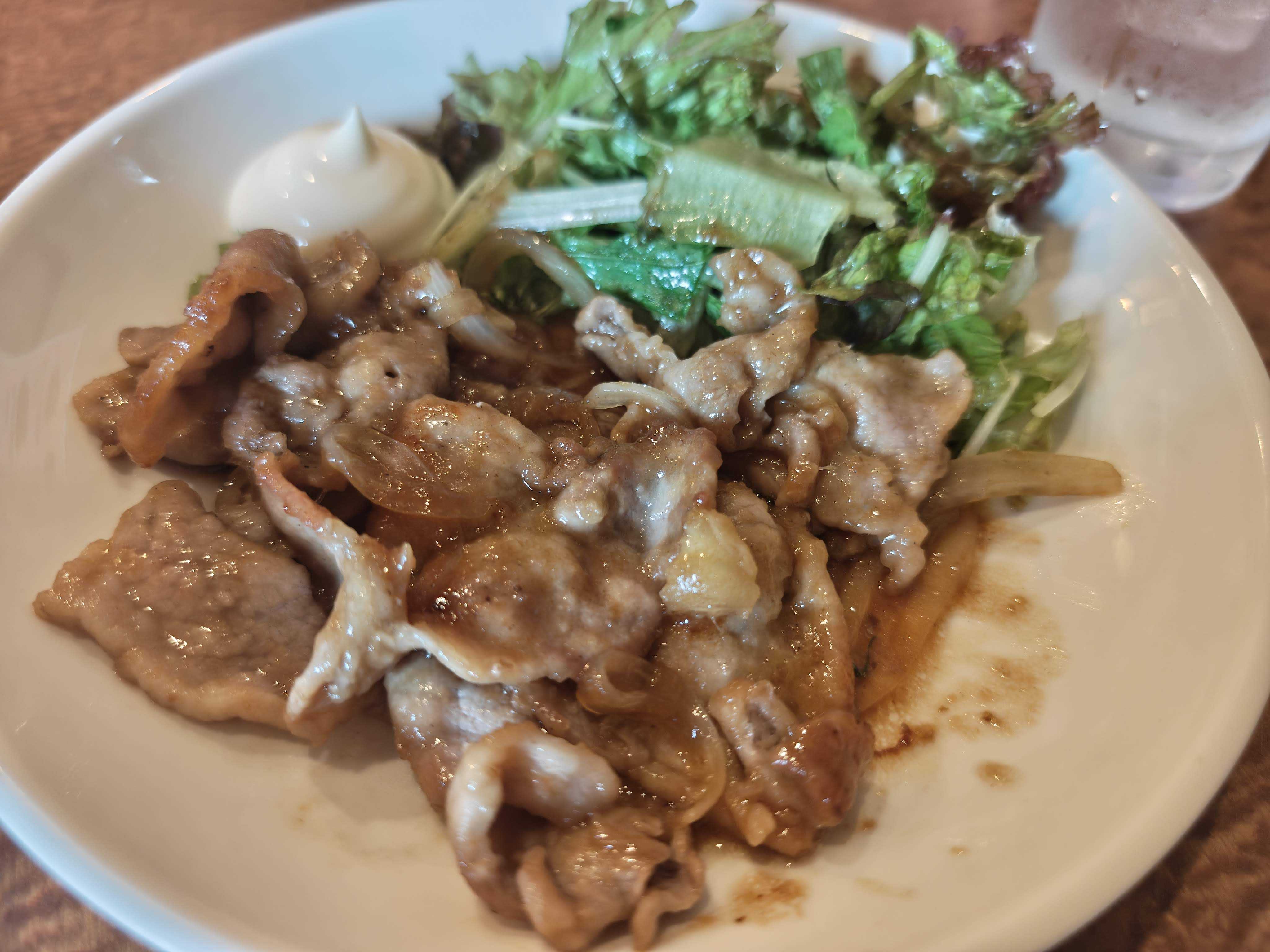 新橋駅ランチ　春むすび　生姜焼きとごはん