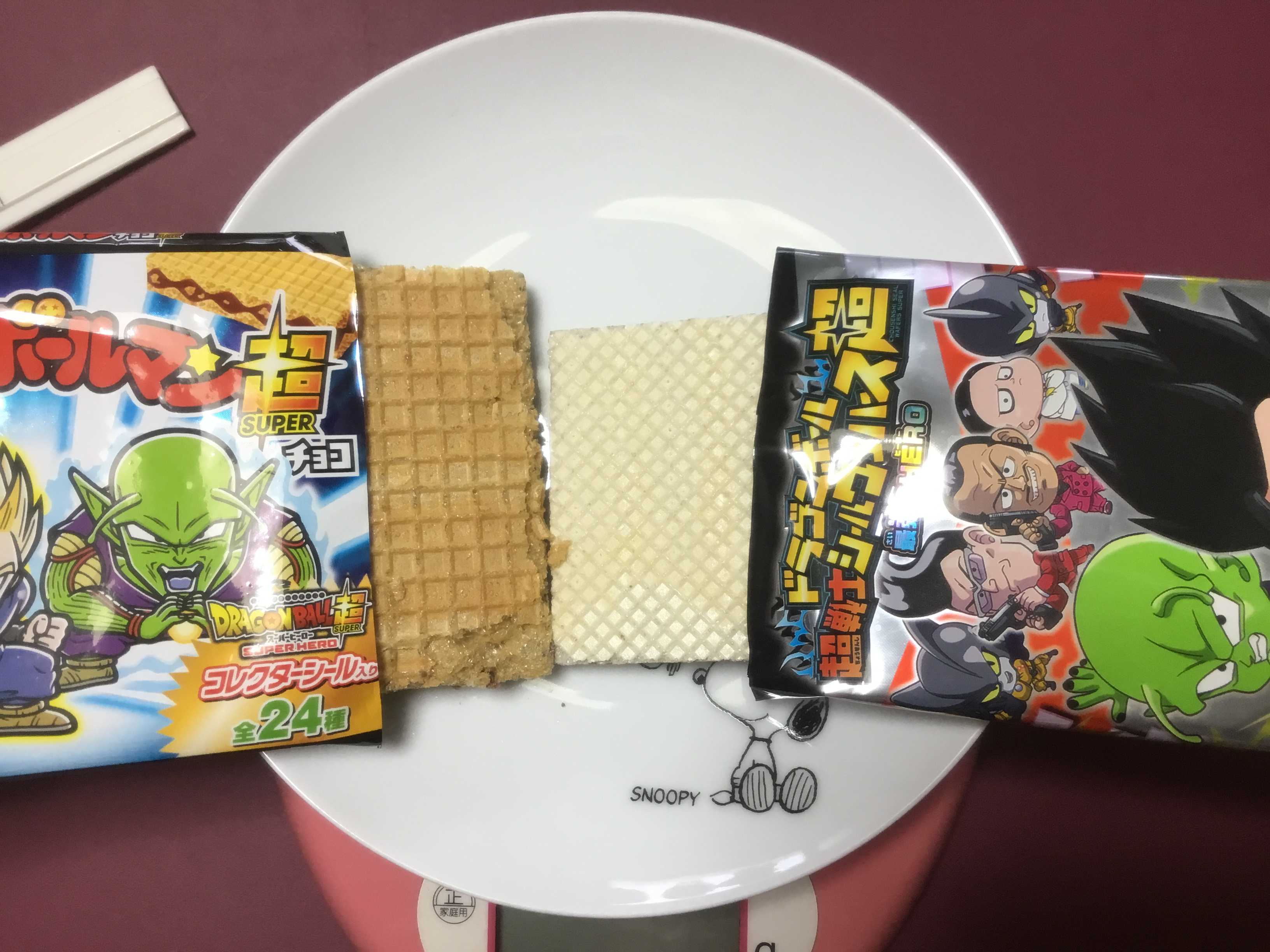 ドラゴンボールのシール付きウエハースとビックリマンチョコの比較
