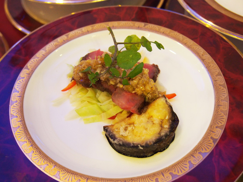 淡路牛のステーキ　黒胡椒ソース