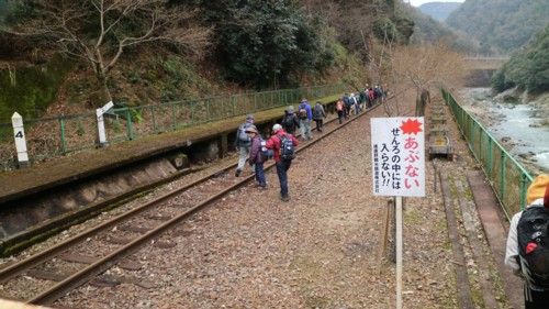 京都嵐山 嵯峨野トロッコ列車の線路を歩く でこちゃんとまさやんのたびたび旅日記 楽天ブログ