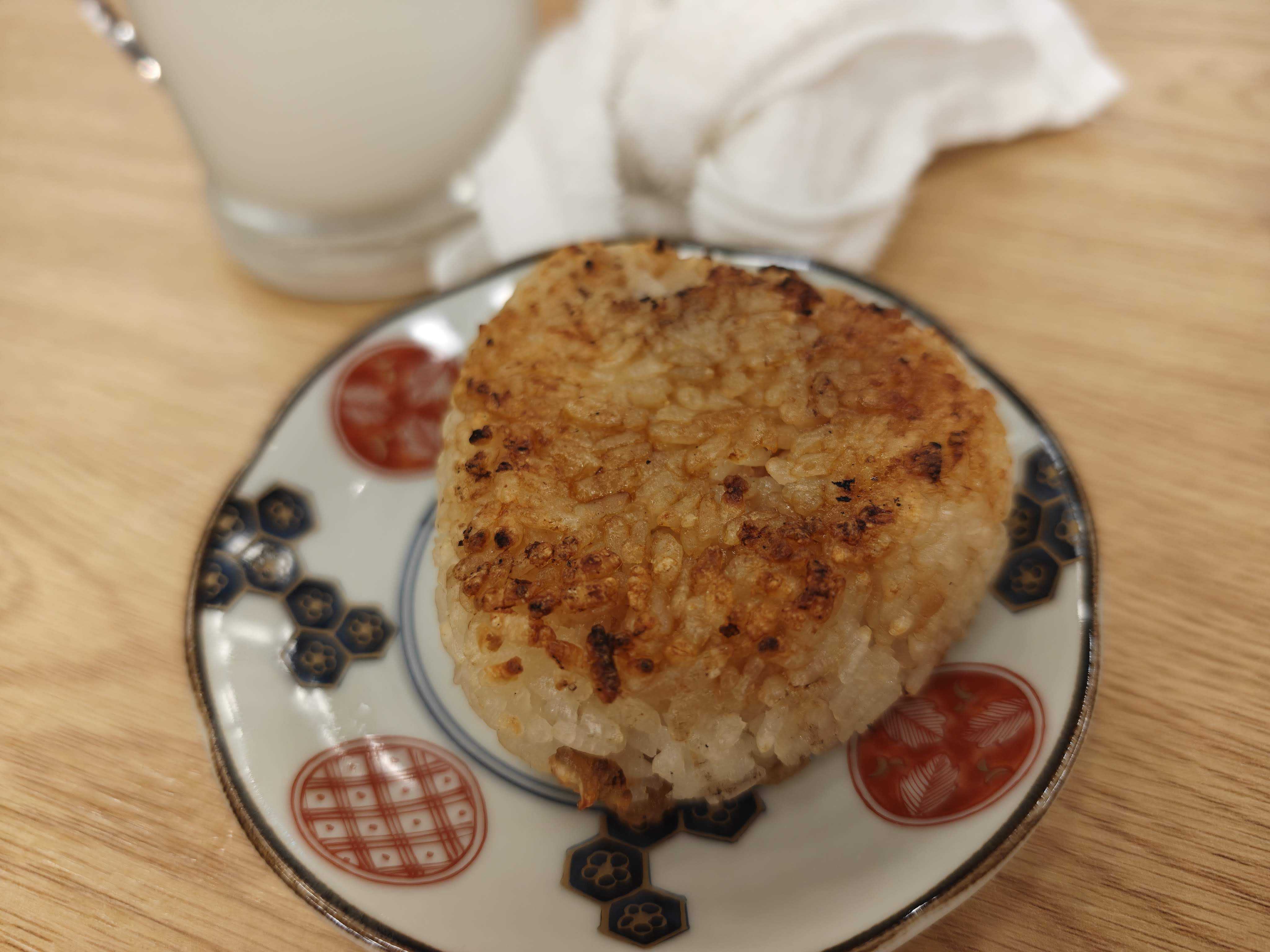 イオンモール津田沼サウス　大衆酒場 有頂天　　来連れ夕食　焼きおにぎり(醤油)