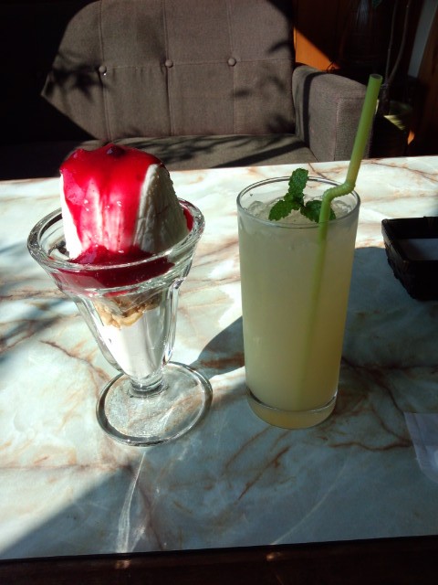 カフェ　アミコーネ