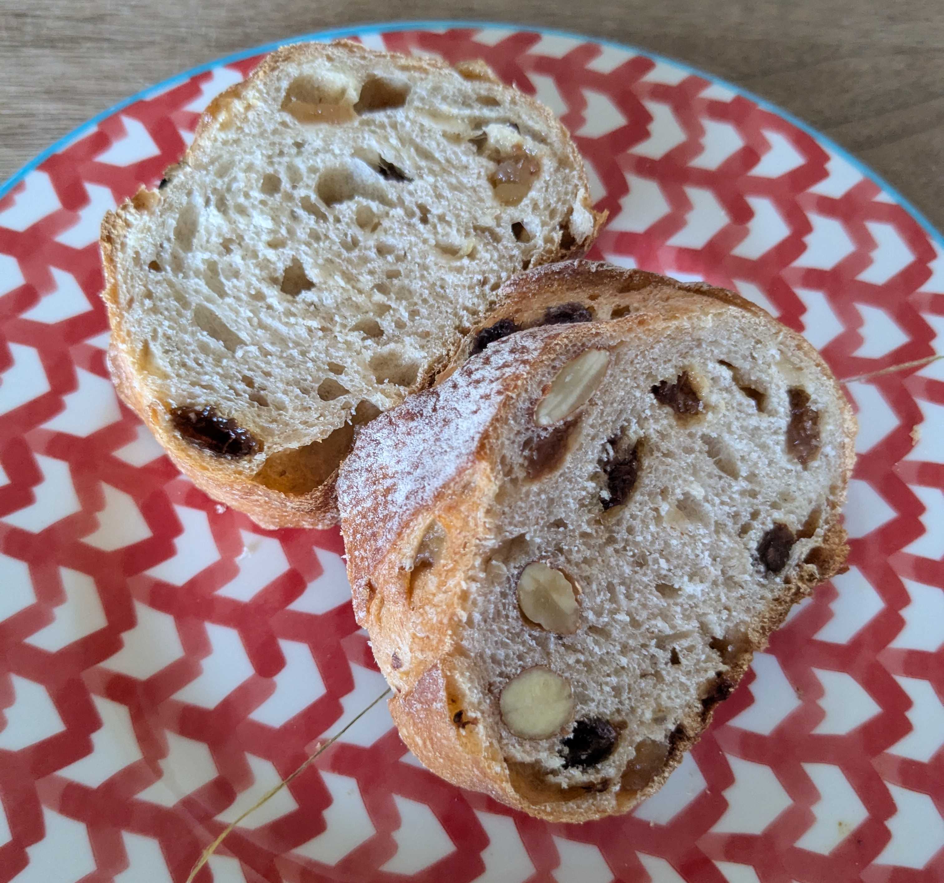 日本橋髙島屋　フランス展 Art de Pain カンパーニュ・オ・ルヴァン(フリュイ)の断面