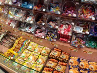 駄菓子屋さん (2).JPG