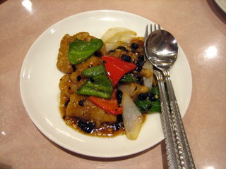 白身魚の黒豆ソース