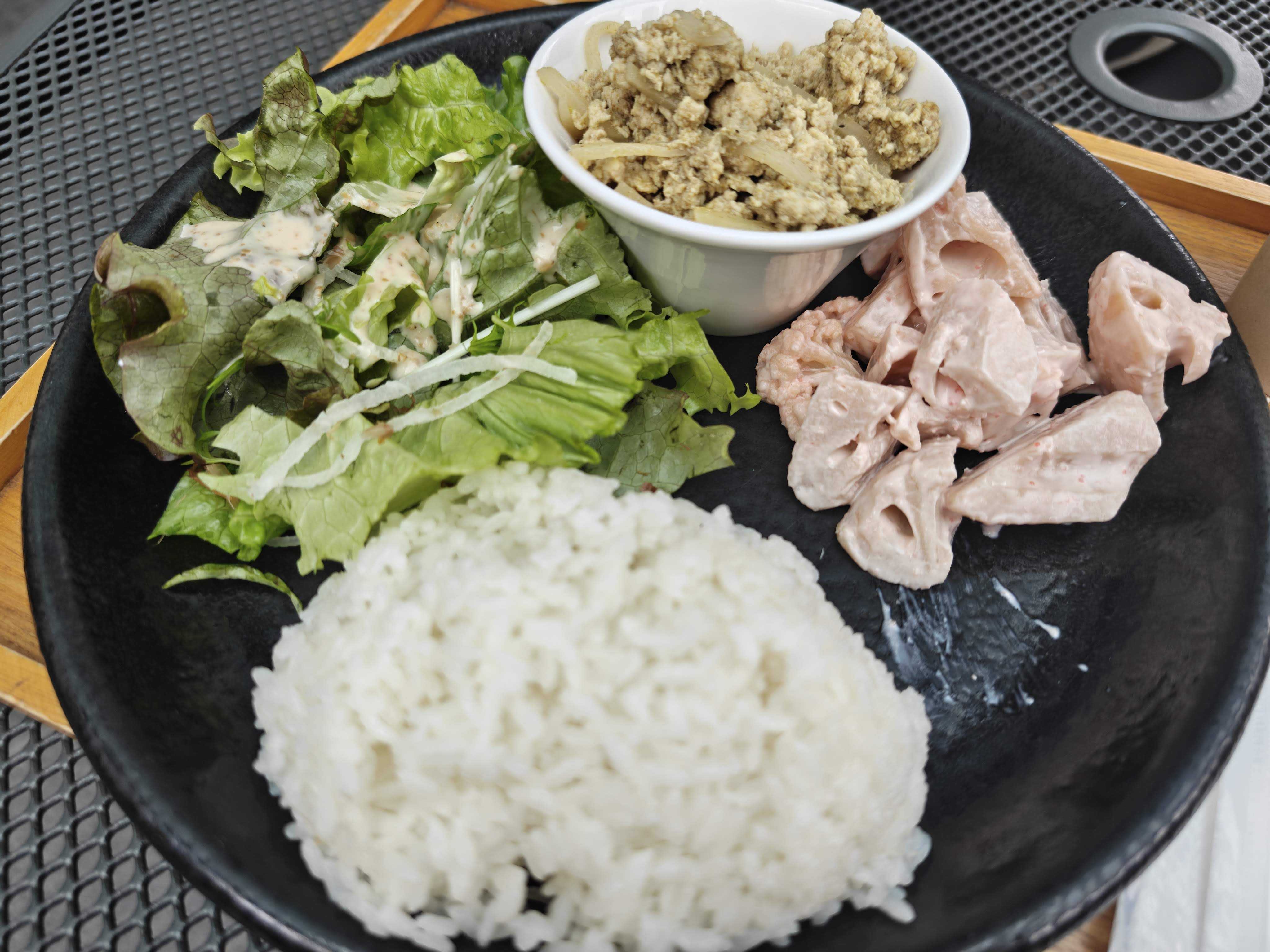 虎ノ門ヒルズ　OVAL CAFE　一人ランチ　ランチデリプレート