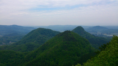 s-20140515七ッ森制覇鎌倉蜂倉遂倉山遠景.jpg