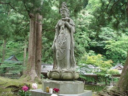 腰が艶めかしい観音さん