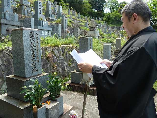 金光教警固屋教会初代・二代「お土納めの儀」墓前祭奉行 平成24年5月4日 9