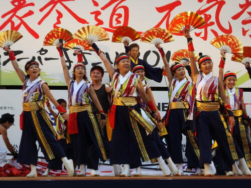 スーパーよさこい 原宿口ステージ