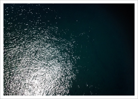 城ヶ島大橋から見た海面