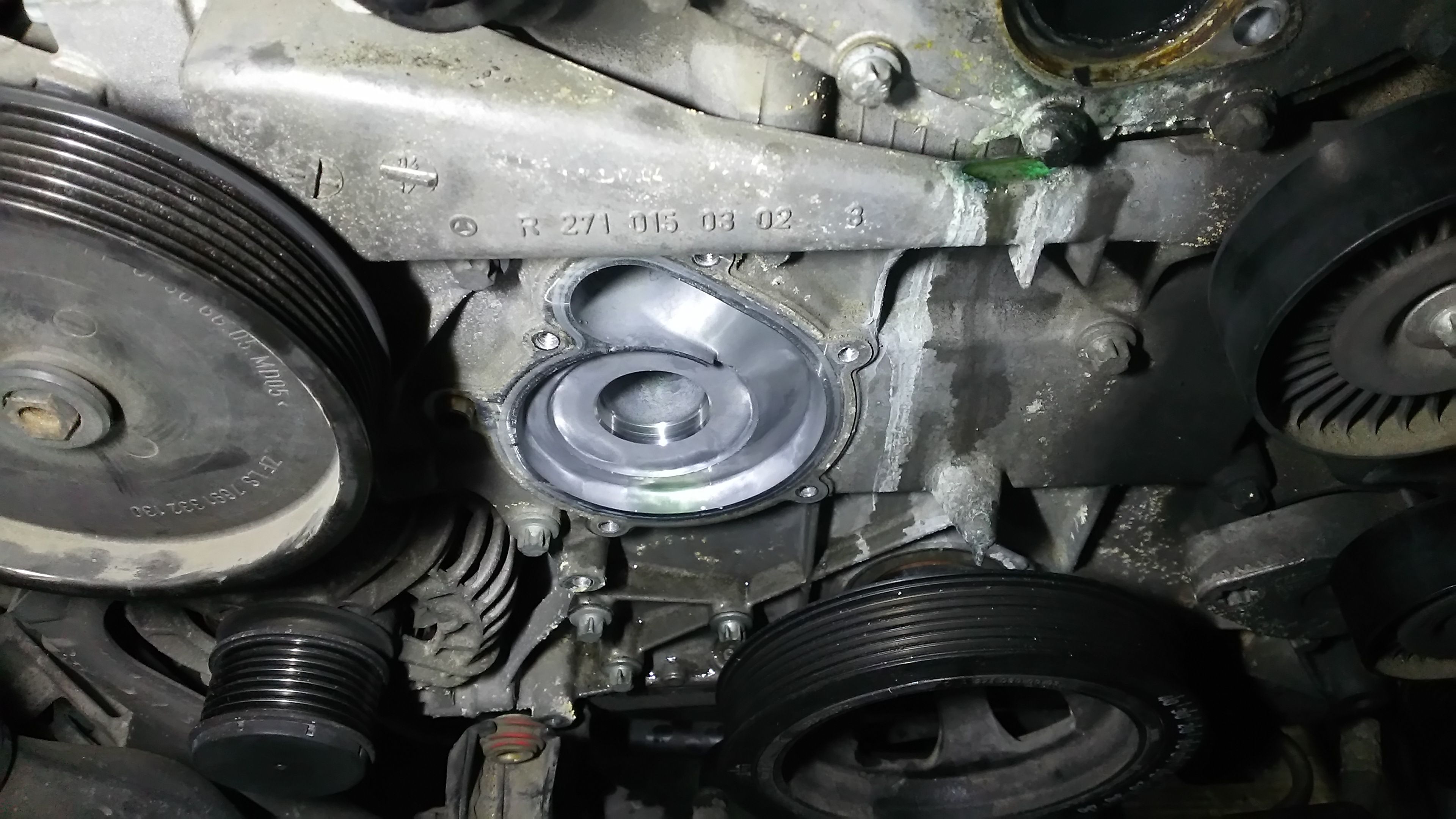 w204ベンツ ベルトテンショナー交換 大川市 大木町 柳川市 佐賀市 外車 