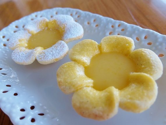 レモンタルト タルト オ シトロン Flower shaped Mini Lemon Curd Tarts