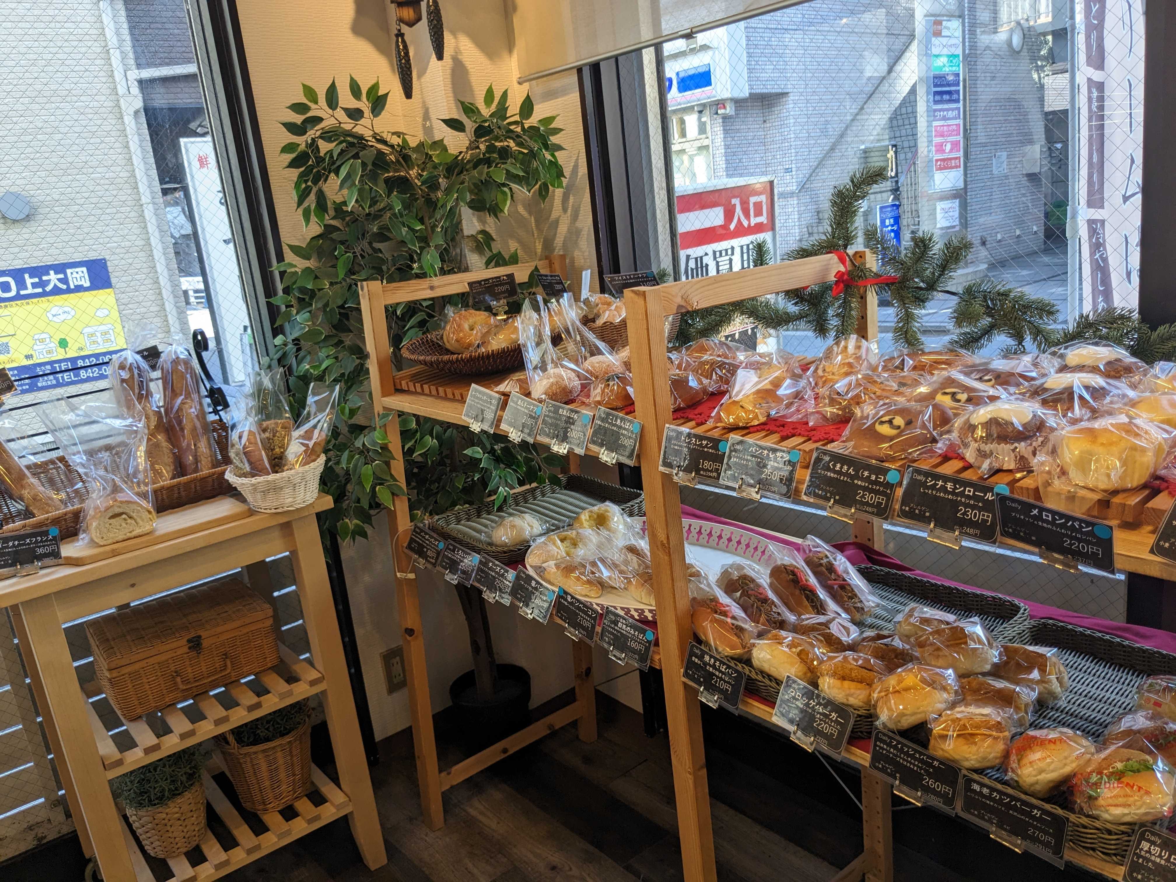 上大岡駅パン屋YAWARA Flexible Bakery　店内ディスプレイ　ラインナップ