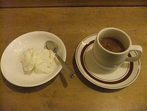 栗原４丁目・江戸一西新井館のコーヒーとアイスクリーム