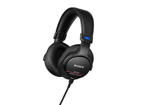海外ですが、、、リファレンス密閉型モニターヘッドホン「 MDR