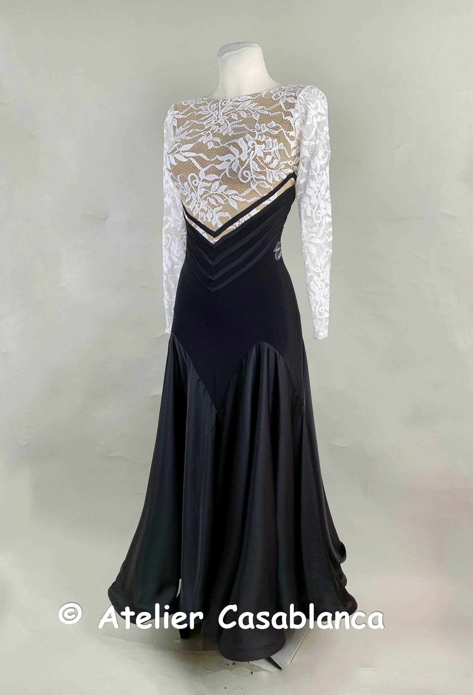 Tk Abb8 カタリーナ 制作 足長で超スタイル良く見えるストレッチレースづかいのブラック ホワイトの長袖のスタンダード用ワンピース ７ ９号 Atelier Casablanca ダンスドレスの部屋 楽天ブログ