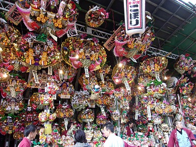 屋台の熊手全体.jpg