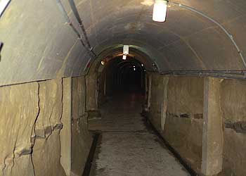 沖縄戦当時の日本軍地下壕跡