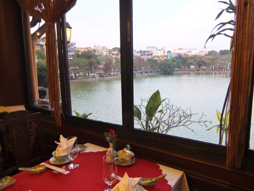 ハノイ　ホアンキエム湖　ベトナム　レストラン　DINH LANG RESTAURANT