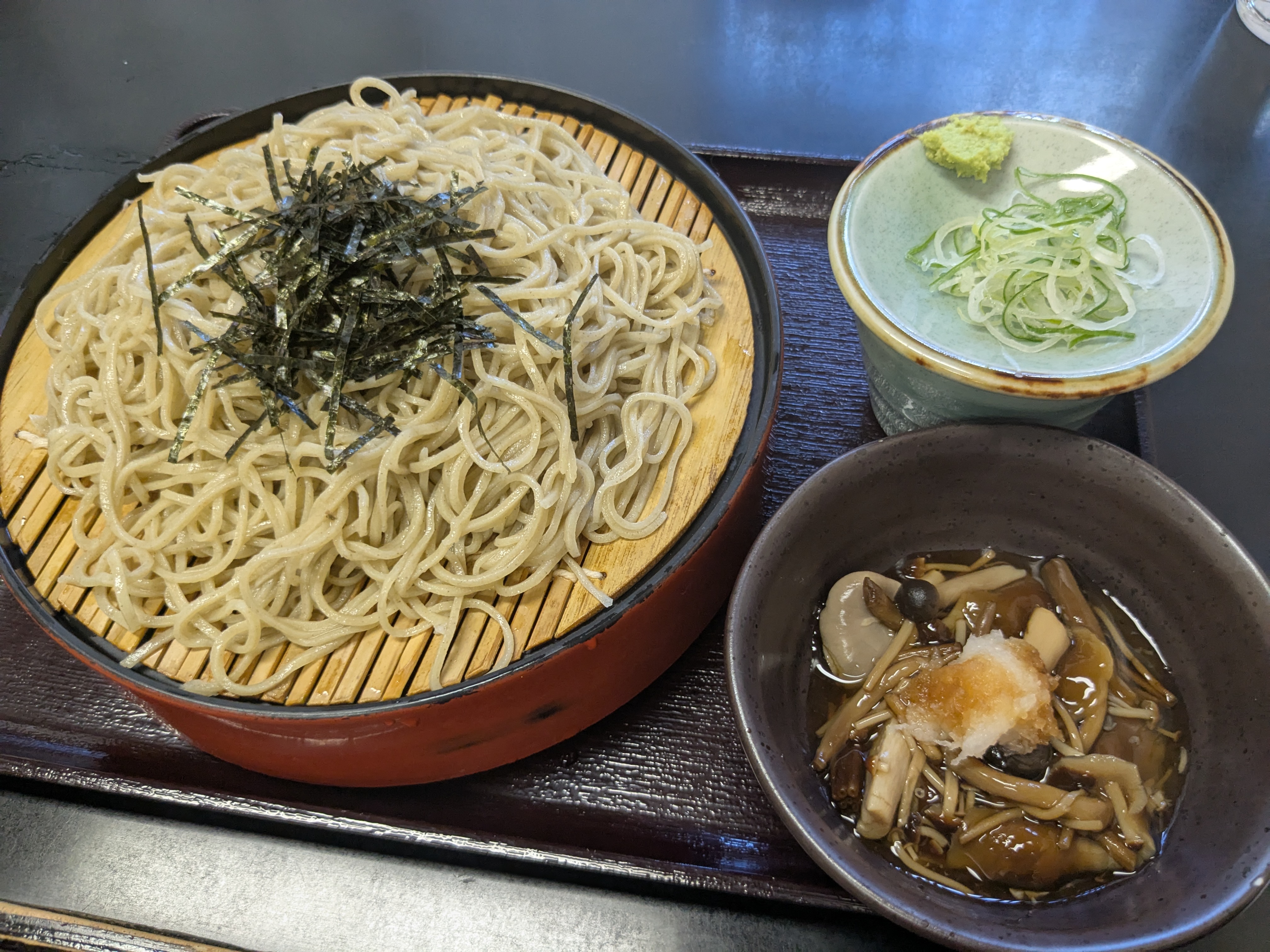 長野県長野市　子連れランチ　丸清食堂　ざるそば信州産きのこおろしセット