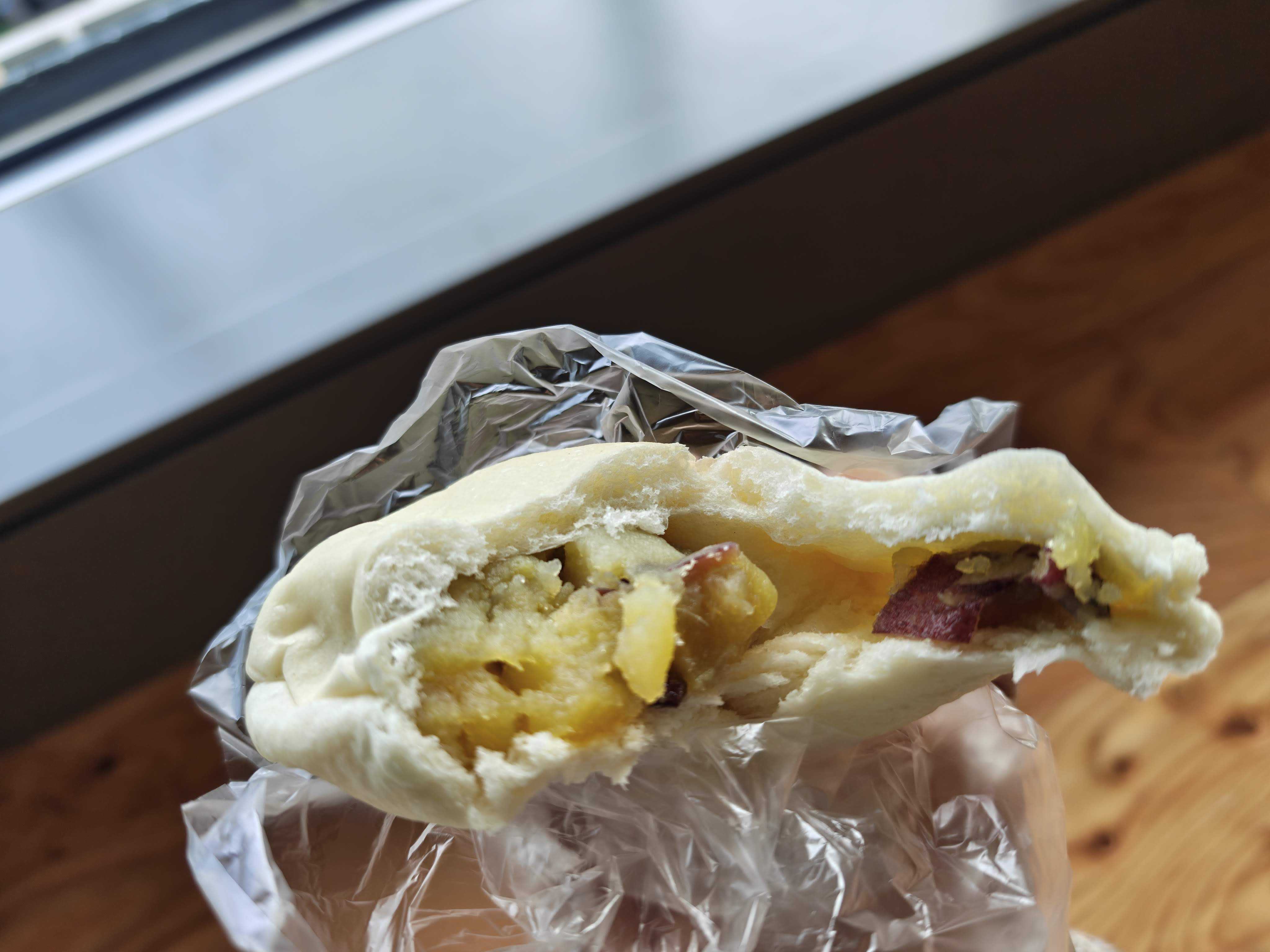 高輪ゲートウェイ駅　ひとりランチ　バーミキュラベーカリー　無水調理したさつまいも　断面