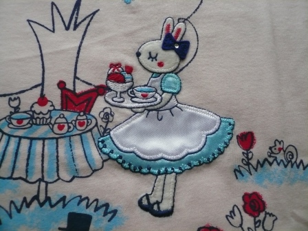 KP(ケーピー)mimiちゃんの刺繍とレースをあしらった大人気アリスシリーズＴシャツアップリケ.JPG