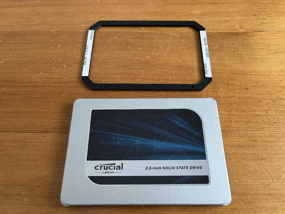 Crucial SSD 500GB MX500と変換スペーサー