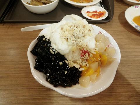 三越フードコート　奇奇豆花　泡泡氷　綜合豆花(粉圓＋花豆＋水果)