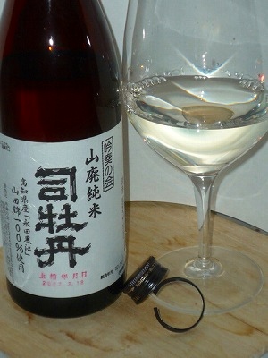 Ginsou no Kai Tsukasabotan Yamahai Junmai 2002 glass.jpg