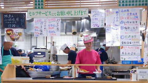 小田原漁港の魚市場食堂