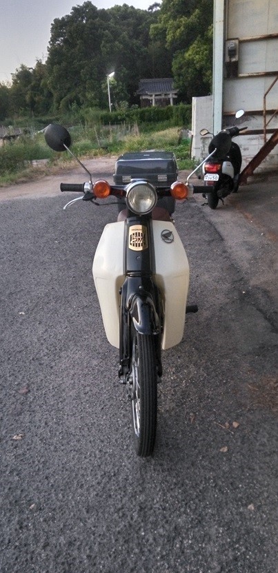 四国のツーリング スーパーカブ50 AA01 レッグシールド交換 | 四国の