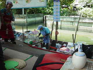 20120624-floatmarket1