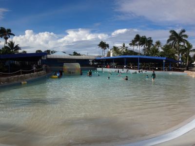 波のでるプール