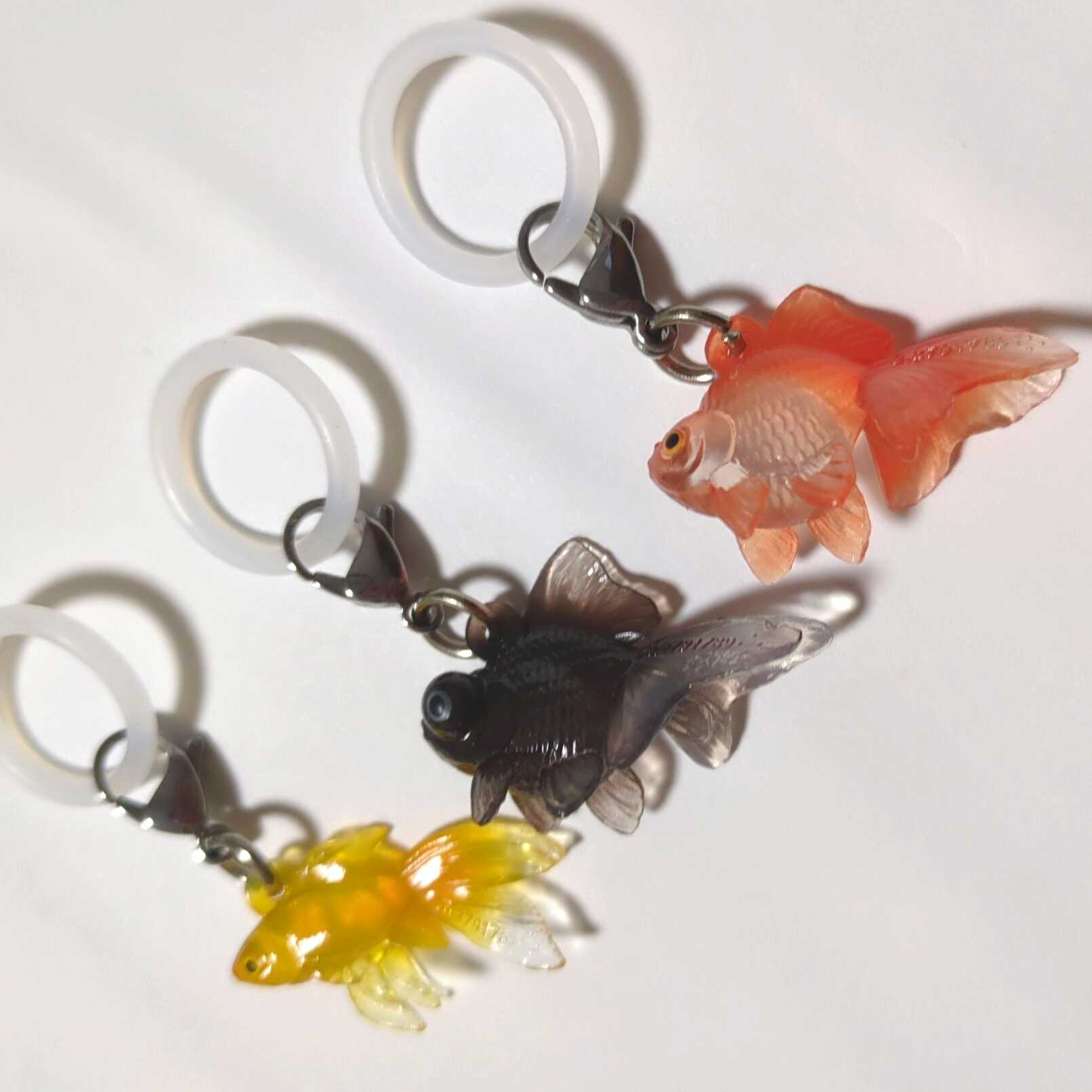 商品レビュー】めじるしアクセサリー 雨空金魚（前編） | きんぎょ警報