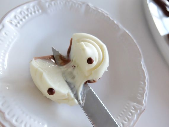 コストコ Costco ハロウィーン チョコレートボックス ベルギー Halloween Chocolates Box ハロウィン スイーツ 新商品 アーモンドプラリネ(Almond Praline)